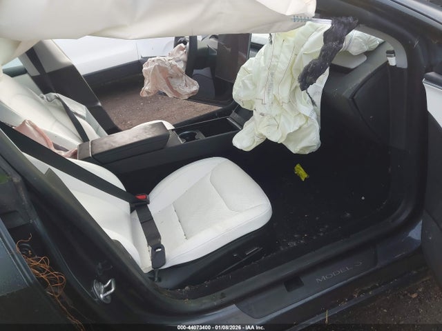 2025 TESLA MODEL 3 5YJ3E1EBXSF928529 Photo 4