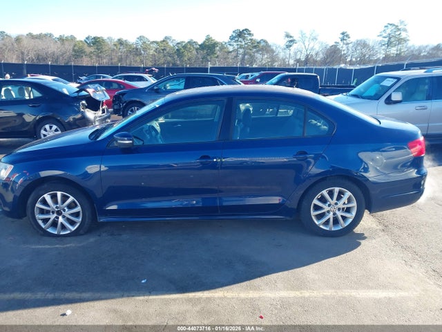 44073716 :رقم المزاد ، 3VWDX7AJ6BM010963 vin ، 2011 Volkswagen Jetta 2.5l Se مزاد بيع