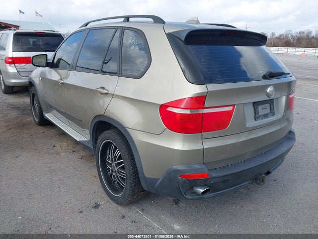 2010 BMW X5 5UXFE4C56AL278068 Photo 2