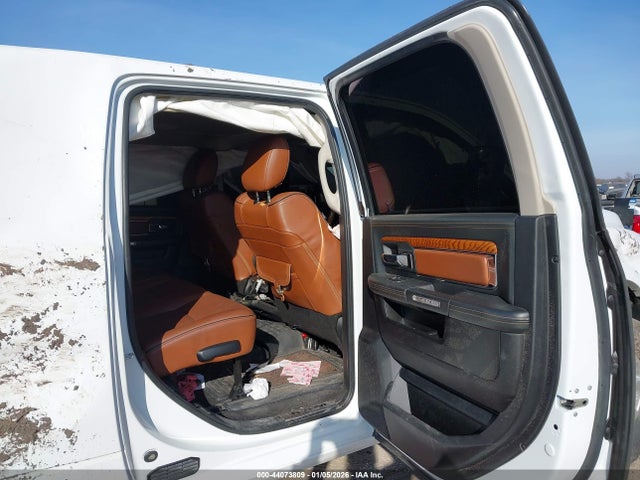 44073809 :رقم المزاد ، 3C6UR5PL5JG328572 vin ، 2018 Ram 2500 Longhorn  4x4 6'4 Box مزاد بيع