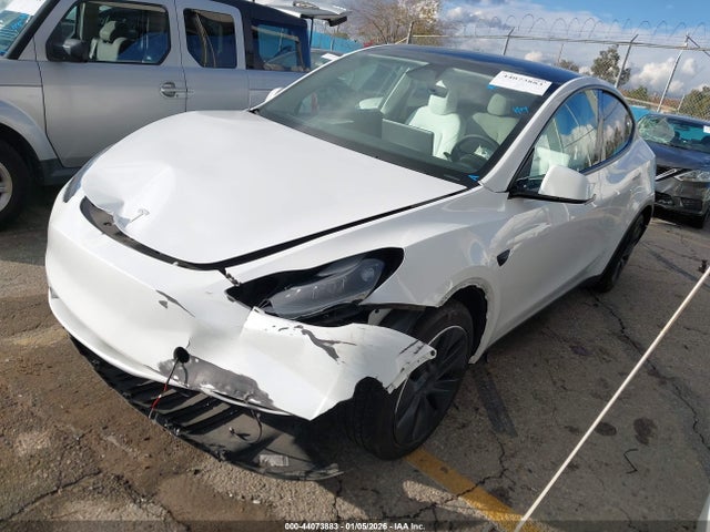 2024 TESLA MODEL Y 7SAYGDEE1RF170072 Photo 1