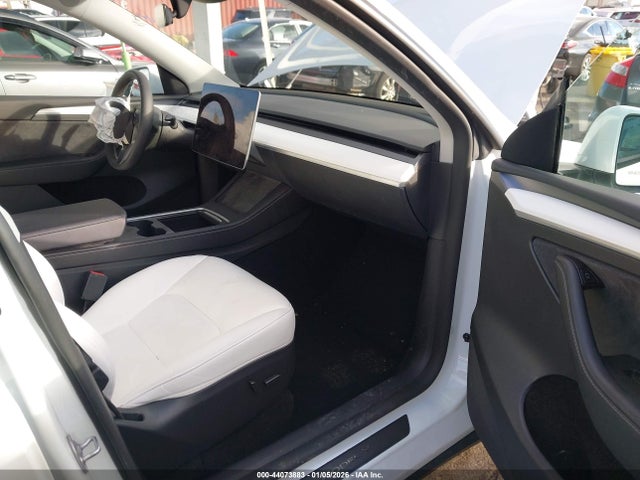 2024 TESLA MODEL Y 7SAYGDEE1RF170072 Photo 4