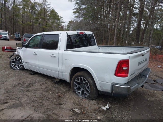 2025 RAM 1500 1C6SRFJP8SN668784 Photo 2