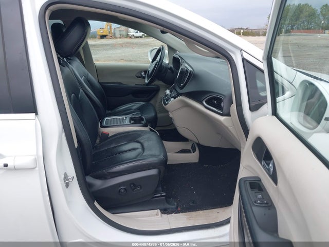 44074266 :رقم المزاد ، 2C4RC1BG4NR140001 vin ، 2022 Chrysler Pacifica Touring L مزاد بيع