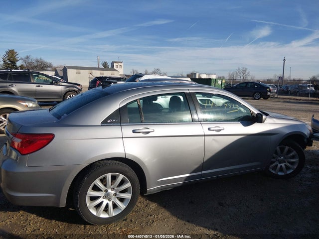 44074513 :رقم المزاد ، 1C3CCBBB9DN580053 vin ، 2013 Chrysler 200 Touring مزاد بيع
