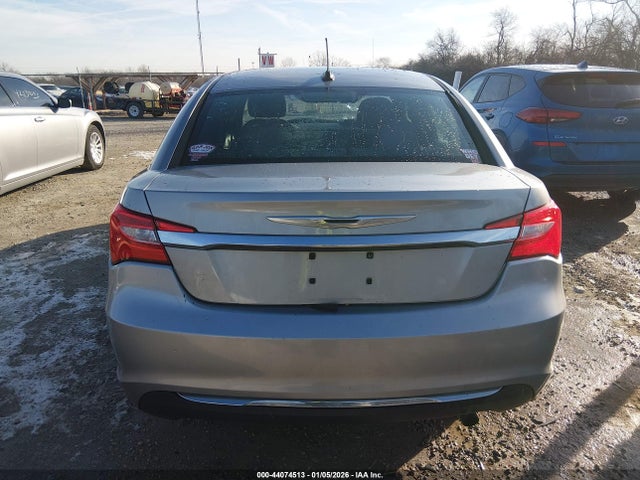 44074513 :رقم المزاد ، 1C3CCBBB9DN580053 vin ، 2013 Chrysler 200 Touring مزاد بيع