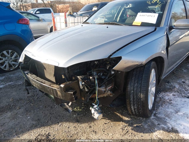 44074513 :رقم المزاد ، 1C3CCBBB9DN580053 vin ، 2013 Chrysler 200 Touring مزاد بيع