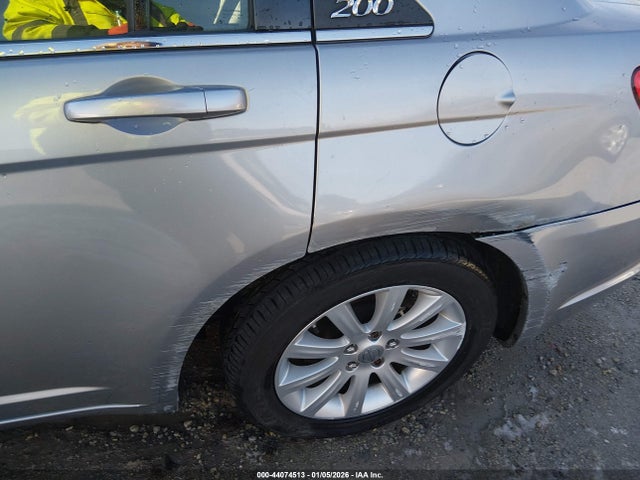 44074513 :رقم المزاد ، 1C3CCBBB9DN580053 vin ، 2013 Chrysler 200 Touring مزاد بيع