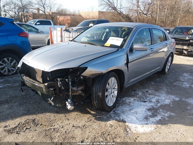44074513 :رقم المزاد ، 1C3CCBBB9DN580053 vin ، 2013 Chrysler 200 Touring مزاد بيع