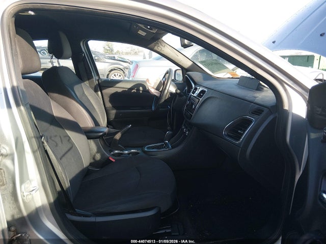 44074513 :رقم المزاد ، 1C3CCBBB9DN580053 vin ، 2013 Chrysler 200 Touring مزاد بيع