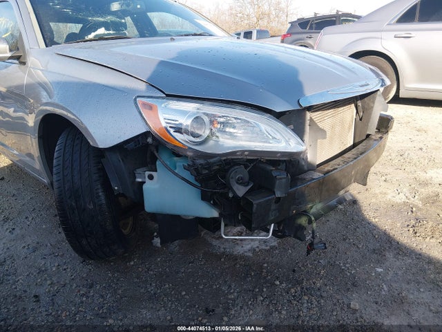 44074513 :رقم المزاد ، 1C3CCBBB9DN580053 vin ، 2013 Chrysler 200 Touring مزاد بيع