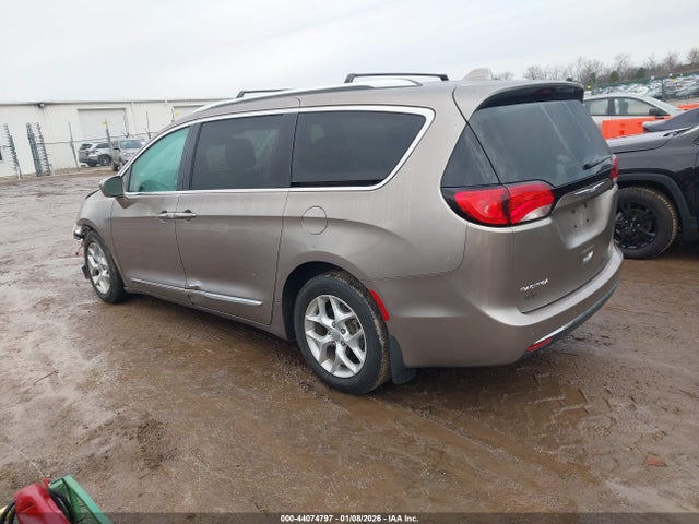 2017 CHRYSLER PACIFICA 2C4RC1EGXHR536238 Photo 2