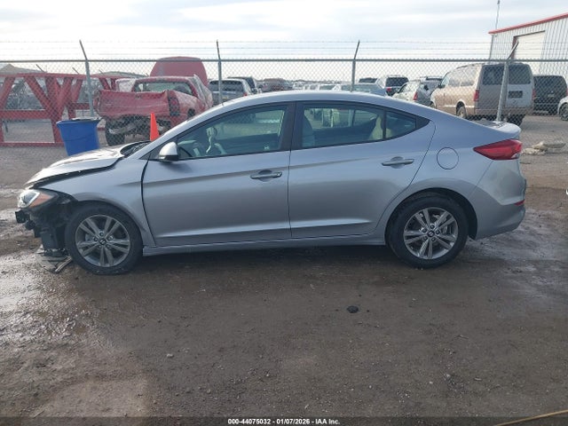 5NPD84LF4HH025595 Hyundai ELANTRA SE