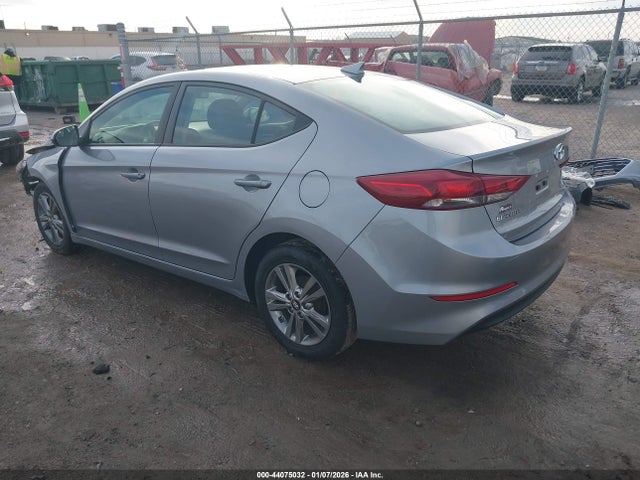 2017 HYUNDAI ELANTRA 5NPD84LF4HH025595 Photo 2