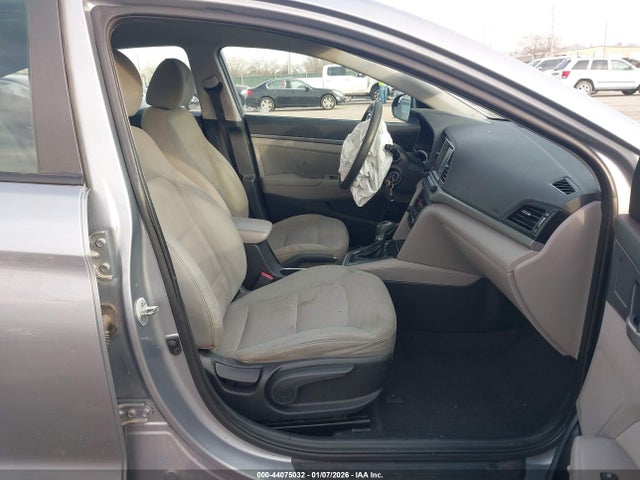 2017 HYUNDAI ELANTRA 5NPD84LF4HH025595 Photo 4