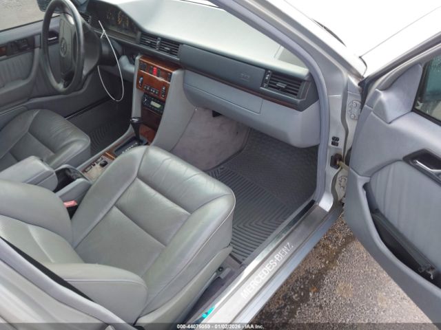 1995 MERCEDES-BENZ E WDBEB31E4SC246190 Photo 4