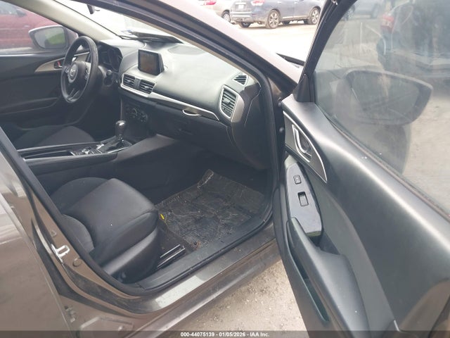 44075139 :رقم المزاد ، 3MZBN1U7XHM110681 vin ، 2017 Mazda Mazda3 Sport مزاد بيع