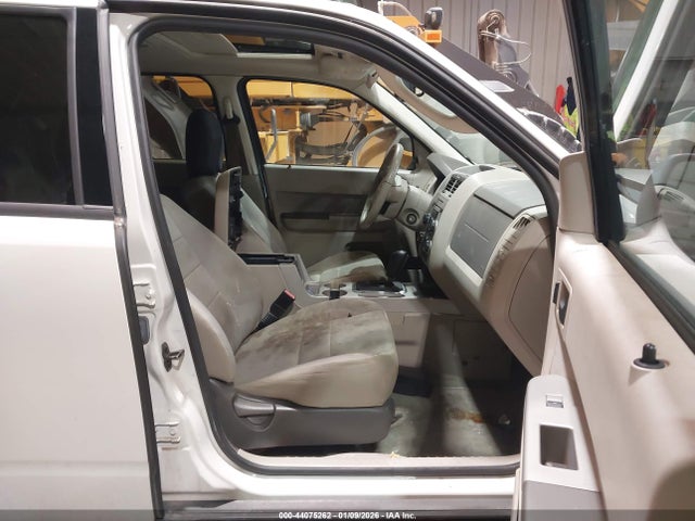 2011 FORD ESCAPE 1FMCU9DG2BKB84213 Photo 4