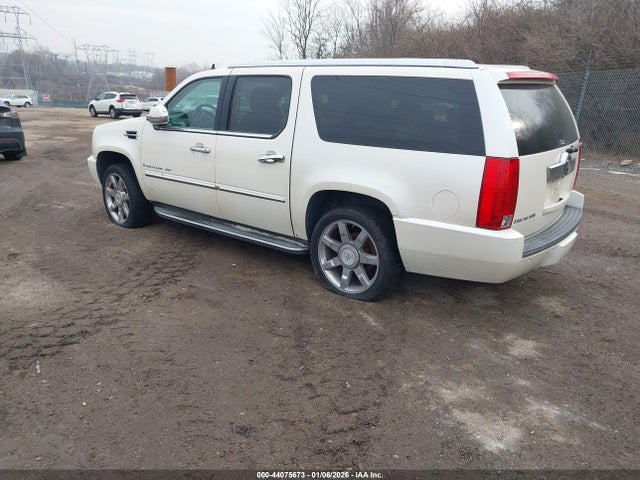 2008 CADILLAC ESCALADE ESV 1GYFK66878R222024 Photo 2