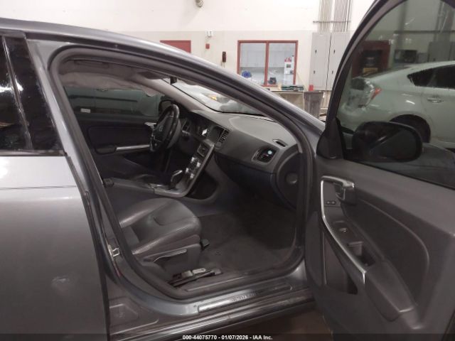 2017 VOLVO S60 YV126MFL3H2421494 Photo 4