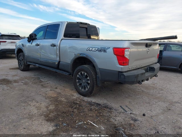 2019 NISSAN TITAN XD 1N6BA1F40KN511684 Photo 2