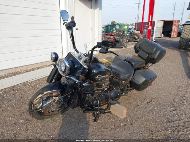2018 HARLEY-DAVIDSON FLHCS 1HD1YBK19JC017120