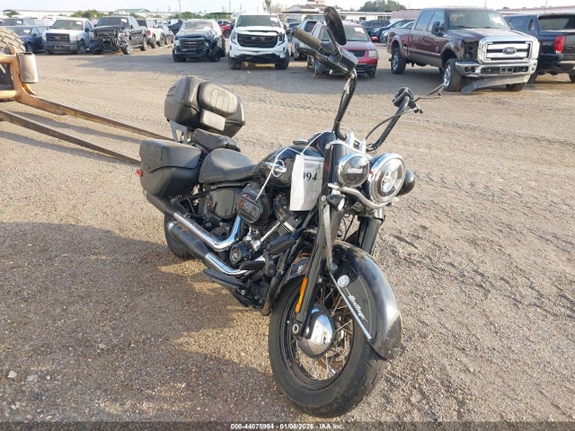 2018 HARLEY-DAVIDSON FLHCS 1HD1YBK19JC017120 Photo 1