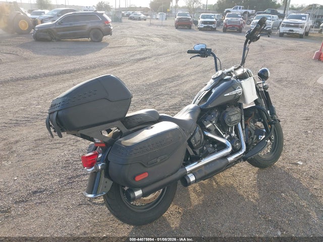 2018 HARLEY-DAVIDSON FLHCS 1HD1YBK19JC017120 Photo 2