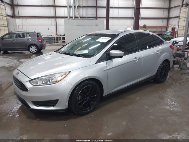 Ford FOCUS SE 2018 1FADP3F2XJL295346 Image 2