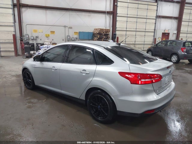 Ford FOCUS SE 2018 1FADP3F2XJL295346 Image 3