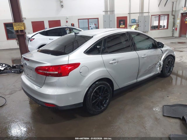Ford FOCUS SE 2018 1FADP3F2XJL295346 Image 4