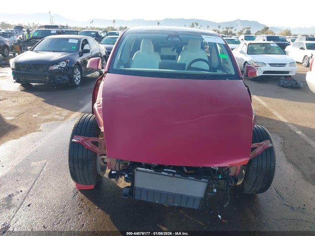 44076177 :رقم المزاد ، 7SAYGDEE6TF353491 vin ، 2026 Tesla Model Y مزاد بيع