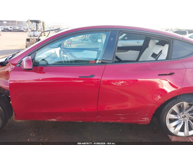 44076177 :رقم المزاد ، 7SAYGDEE6TF353491 vin ، 2026 Tesla Model Y مزاد بيع