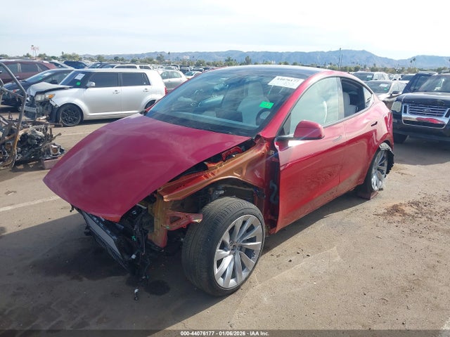 44076177 :رقم المزاد ، 7SAYGDEE6TF353491 vin ، 2026 Tesla Model Y مزاد بيع