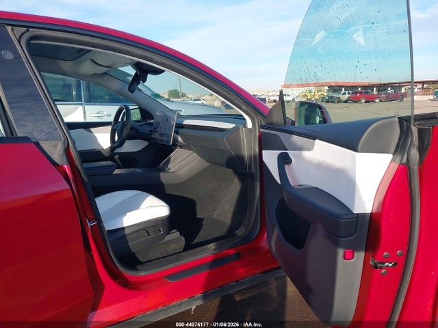 44076177 :رقم المزاد ، 7SAYGDEE6TF353491 vin ، 2026 Tesla Model Y مزاد بيع