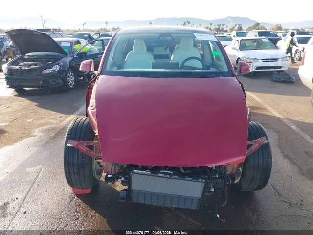 44076177 :رقم المزاد ، 7SAYGDEE6TF353491 vin ، 2026 Tesla Model Y مزاد بيع