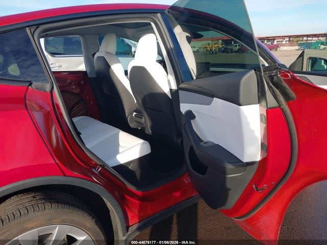 44076177 :رقم المزاد ، 7SAYGDEE6TF353491 vin ، 2026 Tesla Model Y مزاد بيع
