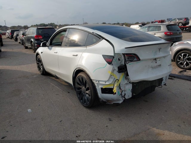 2023 TESLA MODEL Y 7SAYGDEFXPF758302 Photo 2