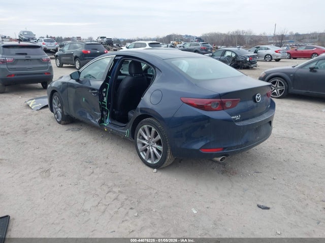 2020 MAZDA MAZDA3 3MZBPBCM0LM126288 Photo 2