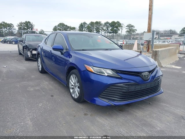 44076511 :رقم المزاد ، JTNB11HK5J3015574 vin ، 2018 Toyota Camry Le مزاد بيع