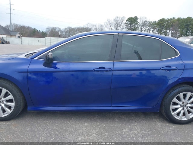 44076511 :رقم المزاد ، JTNB11HK5J3015574 vin ، 2018 Toyota Camry Le مزاد بيع