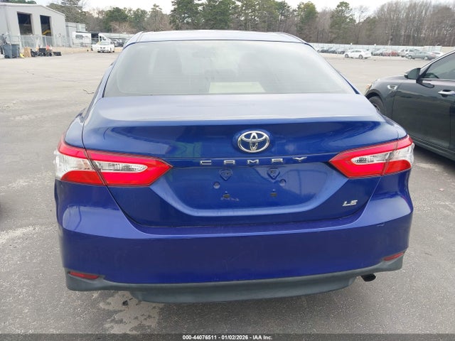 44076511 :رقم المزاد ، JTNB11HK5J3015574 vin ، 2018 Toyota Camry Le مزاد بيع