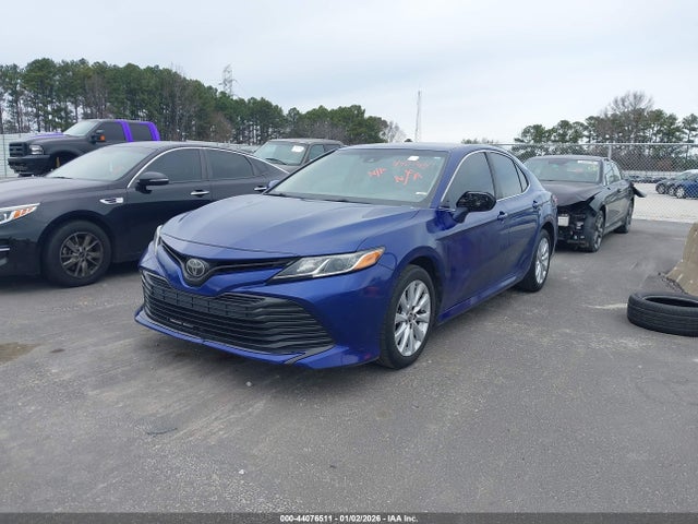 44076511 :رقم المزاد ، JTNB11HK5J3015574 vin ، 2018 Toyota Camry Le مزاد بيع