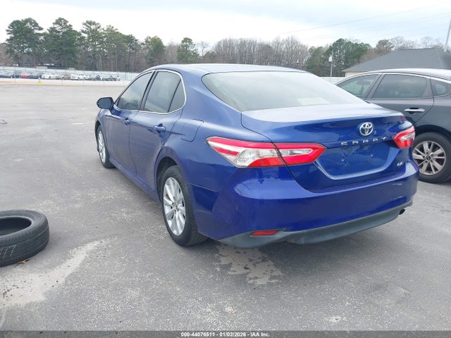 44076511 :رقم المزاد ، JTNB11HK5J3015574 vin ، 2018 Toyota Camry Le مزاد بيع