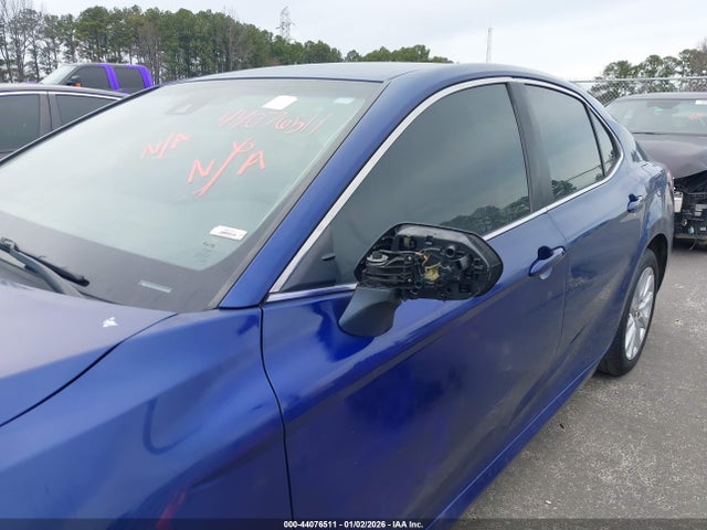 44076511 :رقم المزاد ، JTNB11HK5J3015574 vin ، 2018 Toyota Camry Le مزاد بيع