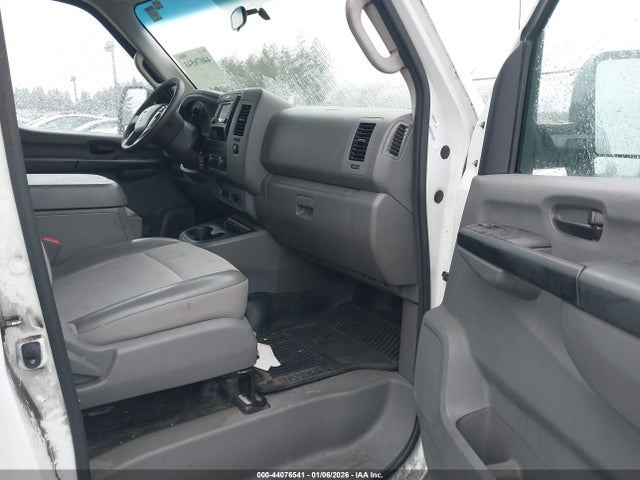 1N6BF0LY6FN802554 Nissan Nv Cargo Nv2500 Hd Sv V6