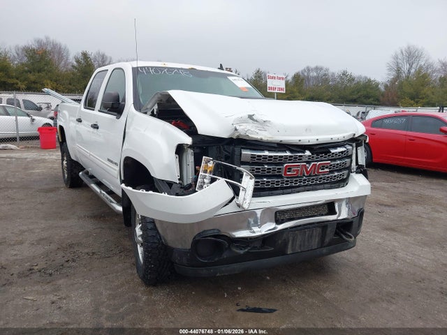44076748 :رقم المزاد ، 1GT120CG3DF137153 vin ، 2013 Gmc Sierra 2500hd Sle مزاد بيع