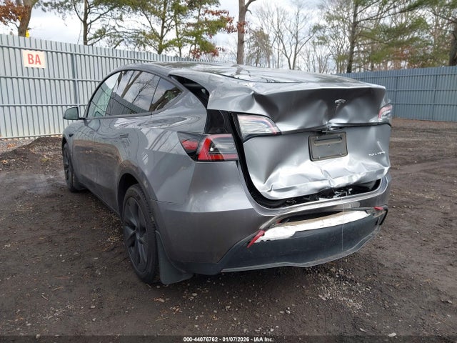 2024 TESLA MODEL Y 7SAYGAEE0RF193955 Photo 2