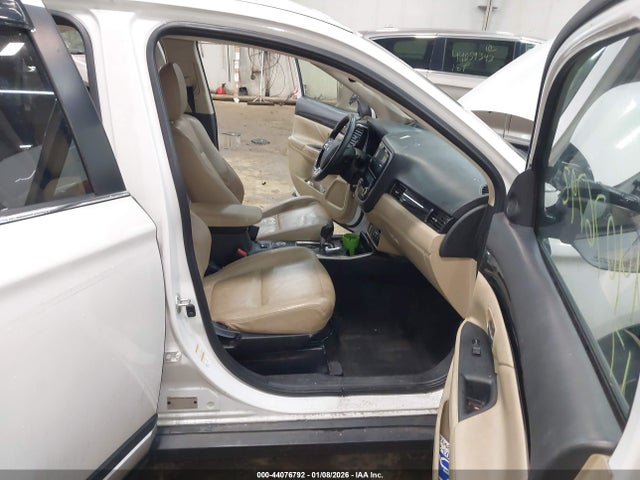 2017 MITSUBISHI OUTLANDER JA4AZ3A36HZ024115 Photo 4