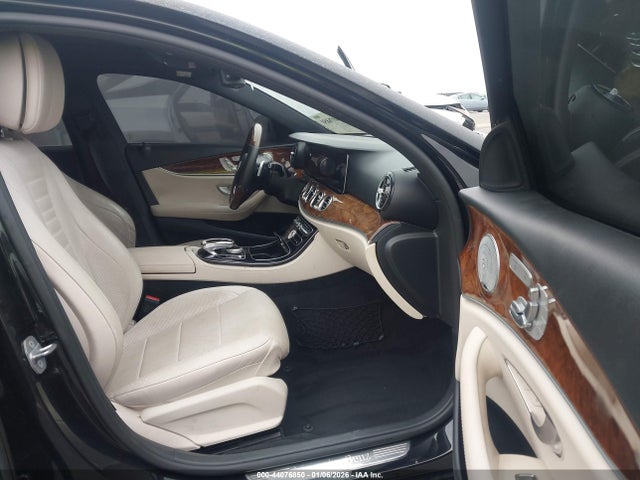 44076850 :رقم المزاد ، WDDZF4JB1HA228176 vin ، 2017 Mercedes-benz E 300 مزاد بيع